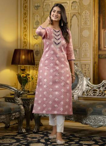 Attrective These Beautiful Looking Readymade Kurti.These Kurti Fabricated On Shimmer Silk.Its Beautified With Designer Embroidery Work.