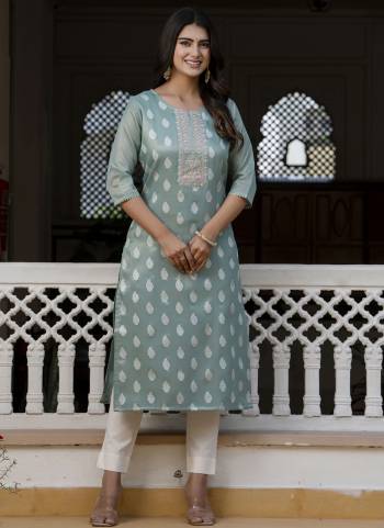Attrective These Beautiful Looking Readymade Kurti.These Kurti Fabricated On Shimmer Silk.Its Beautified With Designer Embroidery Work.