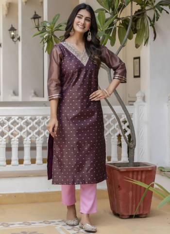 Attrective These Beautiful Looking Readymade Kurti.These Kurti Fabricated On Shimmer Silk.Its Beautified With Designer Embroidery Work.