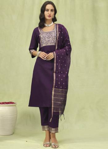 Garb These Beautiful Looking Party Wear Readymade Suits With Dupatta.These Suit is Fabricated On Top And Bottom Are Cotton Blend And Chanderi Silk Dupatta .Its Beautified With Designer Embroidery Work.