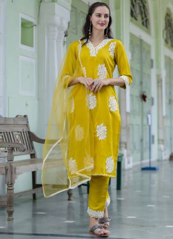 Garb These Beautiful Looking Party Wear Readymade Suits With Dupatta.These Suit is Fabricated On Top And Bottom Are Silk Blend And Organza Dupatta .Its Beautified With Designer Embroidery Work.