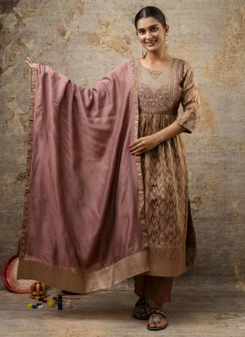Garb These Beautiful Looking Readymade Suits With Dupatta.These Suit is Fabricated On Top Are Cotton Silk And Bottom Are Santoon And Nazmin Dupatta .Its Beautified With Wevon Designer With Embroidery Work,Printed.