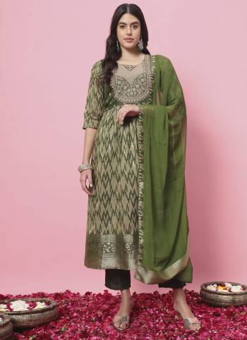 Garb These Beautiful Looking Readymade Suits With Dupatta.These Suit is Fabricated On Top Are Cotton Silk And Bottom Are Santoon And Nazmin Dupatta .Its Beautified With Wevon Designer With Embroidery Work,Printed.
