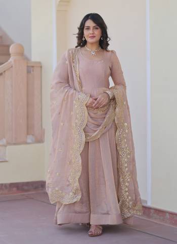 Looking These Beautiful Looking Party Wear Readymade Long Gown With Dupatta.These Gown And Dupatta is Fabricated On Fendy Chiffon.Its Beautified With Designer Jari,Sequance Embroidery Work.