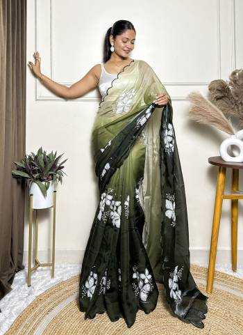 Attrective These Party Wear Saree in Fine Dual Shaded Colored.These Saree Are Jimmy Choo And Blouse is Satin Silk Fabricated.Its Beautified With Pedding Color Printed With Designer Sequance Embroidery Work.