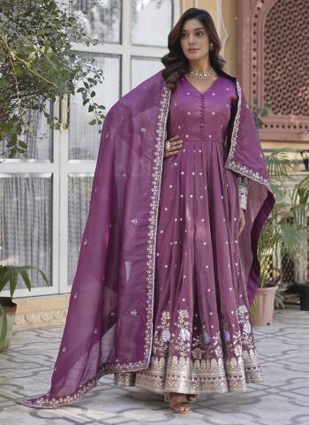 Attractive These Beautiful Looking Readymade Long Gown With Dupatta.These Gown And Dupatta is Fabricated On Viscose Cosmos.Its Beautified With Designer Foil,Jari,Sequance Embroidery Work.