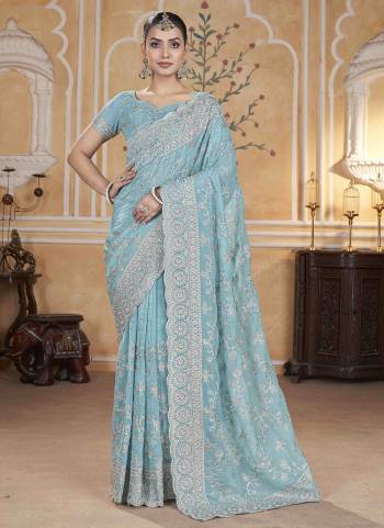 Garb These Party Wear Saree in Fine Colored.These Saree Are Gold Crunchy And Blouse is Gold Crunchy Fabricated.Its Beautified With Designer Silver Jari,Thread Embroidery,Diamond,Cut Work.