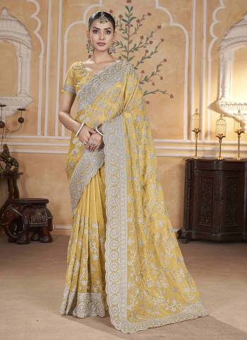 Garb These Party Wear Saree in Fine Colored.These Saree Are Gold Crunchy And Blouse is Gold Crunchy Fabricated.Its Beautified With Designer Silver Jari,Thread Embroidery,Diamond,Cut Work.