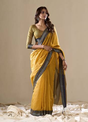 Looking These Party Wear Saree in Fine Colored.These Saree Are Handloom Silk And Blouse is Fabricated On Handloom Silk.Its Beautified With Wevon Pallu Border Designer.