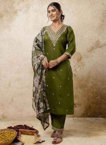 Looking These Beautiful Looking Readymade Suits With Dupatta.These Suit is Fabricated On Top Are Viscose Rayon And Bottom Are Viscose Rayon And Organza Dupatta .Its Beautified With Designer Embroidery Work,Printed Dupatta.