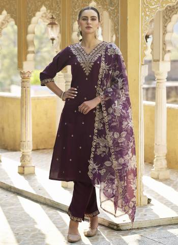 Looking These Beautiful Looking Readymade Suits With Dupatta.These Suit is Fabricated On Top Are Viscose Rayon And Bottom Are Viscose Rayon And Organza Dupatta .Its Beautified With Designer Embroidery Work,Printed Dupatta.