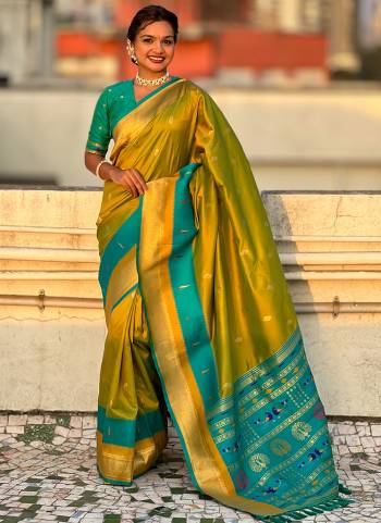 Garb These Party Wear Saree in Fine Colored.These Saree And Blouse is Fabricated On Paithani Silk.Its Beautified With Weaving Gold Jari Peacock Designer.
