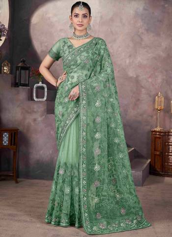 Garb These Party Wear Saree in Fine Colored.These Saree Are Butterfly Net And Blouse is Butterfly Net Fabricated.Its Beautified With Designer Thread Embroidery Work.
