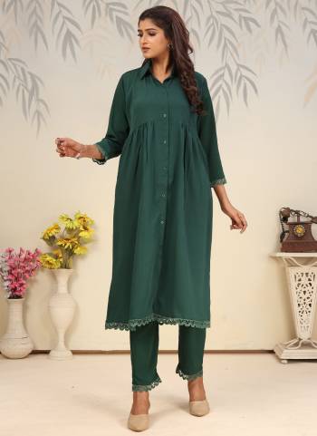 Grab These Beautiful Looking Readymade Top With Bottom Set.These Top And Bottom is Fabricated On Rinkal Cotton.Its Beautified With Solid Designer.