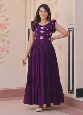  Looking These Beautiful Looking Readymade Long Gown.These Gown is Fabricated On Faux Georgette.Its Beautified With Designer Sequance,Multy Thread,Beads Embroidery Work.
