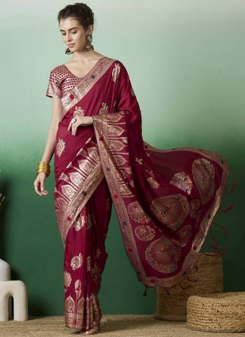 Looking These Party Wear Saree in Fine Colored.These Saree And Blouse Is Dolla Cotton Fabricated.Its Beautified With Wevon Meenakari Designer.