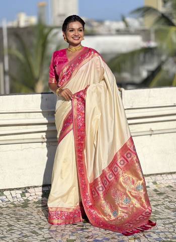 Attrective These Party Wear Saree in Fine Colored.These Saree And Blouse is Fabricated On Soft Silk.Its Beautified With Weaving Jacquard Kadiyal Paithani Gala Designer.