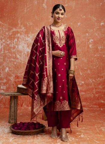Attractive These Beautiful Party Wear Readymade Suits With Dupatta.These Suit is Fabricated On Top And Bottom Are Cotton Silk Blend And Jacquard Silk Dupatta .Its Beautified With Wevon Jacquard Jari Designer.