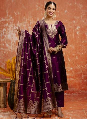 Attractive These Beautiful Party Wear Readymade Suits With Dupatta.These Suit is Fabricated On Top And Bottom Are Cotton Silk Blend And Jacquard Silk Dupatta .Its Beautified With Wevon Jacquard Jari Designer.