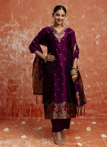 Attractive These Beautiful Party Wear Readymade Suits With Dupatta.These Suit is Fabricated On Top And Bottom Are Cotton Silk Blend And Banarasi Silk Dupatta .Its Beautified With Wevon Jacquard Jari Designer.