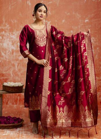 Attractive These Beautiful Party Wear Readymade Suits With Dupatta.These Suit is Fabricated On Top And Bottom Are Cotton Silk Blend And Jacquard Silk Dupatta .Its Beautified With Wevon Jacquard Jari Designer.