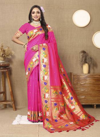 Garb These Party Wear Paithani Saree in Fine Colored.These Saree And Blouse is Fabricated On Paithani Silk.Its Beautified With Weaving Meenakari Paithani Designer.