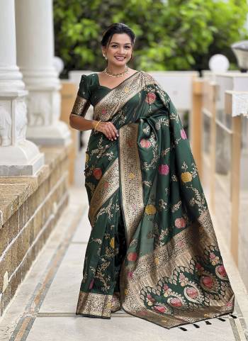 Attrective These Party Wear Saree in Fine Colored.These Saree And Blouse is Fabricated On Banarasi Silk.Its Beautified With Weaving Meenakari Designer.
