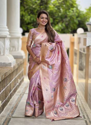 Attrective These Party Wear Saree in Fine Colored.These Saree And Blouse is Fabricated On Banarasi Silk.Its Beautified With Weaving Meenakari Designer.