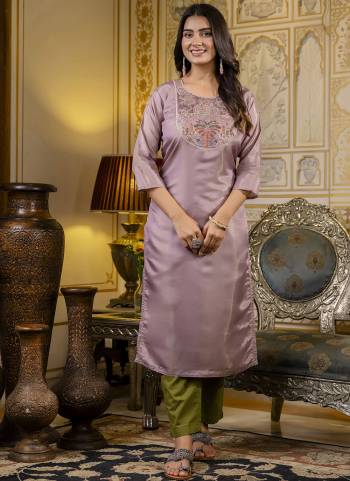 Attrective These Beautiful Looking Readymade Kurti.These Kurti Fabricated On Shimmer Silk.Its Beautified With Designer Embroidery Work.