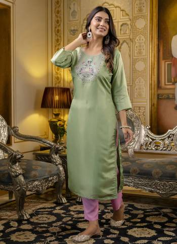Attrective These Beautiful Looking Readymade Kurti.These Kurti Fabricated On Shimmer Silk.Its Beautified With Designer Embroidery Work.