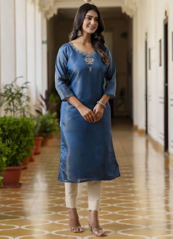 Attrective These Beautiful Looking Readymade Kurti.These Kurti Fabricated On Shimmer Silk.Its Beautified With Designer Embroidery Work.
