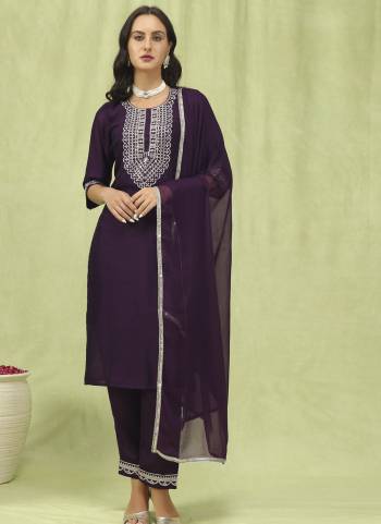 Looking These Beautiful Looking Readymade Suits With Dupatta.These Suit is Fabricated On Top Are Silk Blend And Bottom Are Silk Blend And Nazmin Dupatta .Its Beautified With Designer Embroidery Work.
