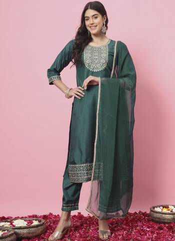 Looking These Beautiful Looking Readymade Suits With Dupatta.These Suit is Fabricated On Top Are Silk Blend And Bottom Are Silk Blend And Nazmin Dupatta .Its Beautified With Designer Embroidery Work.