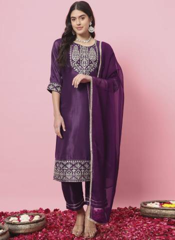 Looking These Beautiful Looking Readymade Suits With Dupatta.These Suit is Fabricated On Top Are Silk Blend And Bottom Are Silk Blend And Nazmin Dupatta .Its Beautified With Designer Embroidery Work.