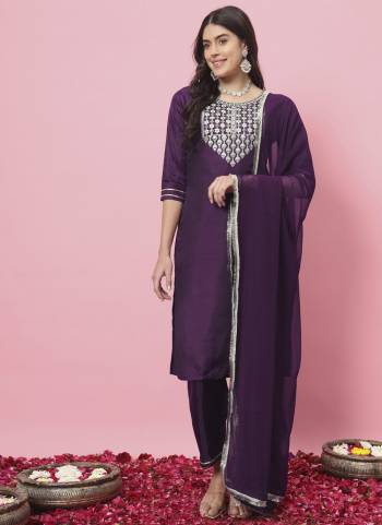 Looking These Beautiful Looking Readymade Suits With Dupatta.These Suit is Fabricated On Top Are Silk Blend And Bottom Are Silk Blend And Nazmin Dupatta .Its Beautified With Designer Embroidery Work.