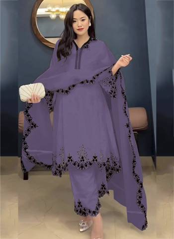 Garb These Party Wear Designer Salwar Suits in Fine Colored Pair With Dupatta.These Top Are Faux Georgette And Dupatta Are Fabricated On Organza Pair With Faux Georgette Bottom.Its Beautified With Designer Embroidery Work.