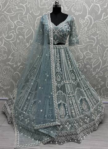 For A Fancy Designer Look,Grab These Lehenga Choli With Dupatta in Fine Colored.These Lehenga Are Net And Choli Are Net And Dupatta Are Fabricated On Soft Net Pair.Its Beautified With Heavy Designer Sequance Embroidery,Hand Work.