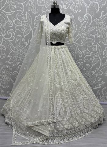 For A Fancy Designer Look,Grab These Lehenga Choli With Dupatta in Fine Colored.These Lehenga Are Net And Choli Are Net And Dupatta Are Fabricated On Soft Net Pair.Its Beautified With Heavy Designer Sequance Embroidery,Hand Work.