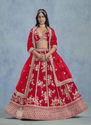 For A Designer Look,Grab These Lehenga Choli in Fine Colored.These Lehenga And Blouse Are Fabricated On Art Silk Pair With Net Dupatta.Its Beautified With Designer Embroidery Work.