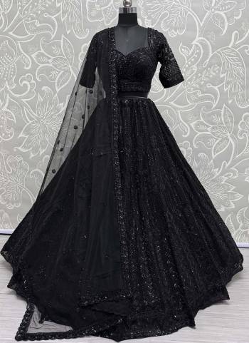 For A Fancy Designer Look,Grab These Lehenga Choli With Dupatta in Fine Colored.These Lehenga And Choli Are Net And Dupatta Are Fabricated On Soft Net Pair.Its Beautified With Heavy Fancy Designer Sequance Embroidery,Hand Work.