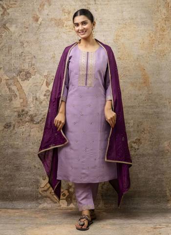 Garb These Beautiful Looking Party Wear Readymade Suits With Dupatta.These Suit is Fabricated On Top Are Silk Blend And Bottom Are Silk Blend And Chanderi Dupatta .Its Beautified With Designer Embroidery Work.