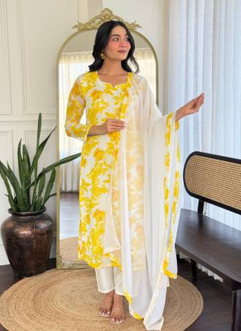 Garb These Suit in Fine Colored Pair With Bottom And Dupatta.These Top And Dupatta Are Fabricated On Georgette Pair With Chanderi Silk Bottom.Its Beautified With Designer Printed .