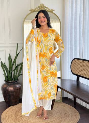 Garb These Suit in Fine Colored Pair With Bottom And Dupatta.These Top And Dupatta Are Fabricated On Georgette Pair With Chanderi Silk Bottom.Its Beautified With Designer Printed .