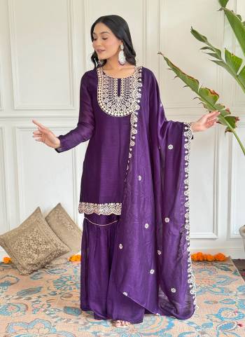 Garb These Suit in Fine Colored Pair With Bottom And Dupatta.These Top And Bottom Are Fabricated On Vichitra Silk Pair With Vichitra Silk Dupatta.Its Beautified With Designer Embroidery Work.