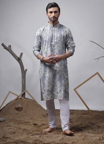 For A festive Wear,Grab These Readymade Kurta With Payjama in Fine Colored.These Kurta is Fabricated On Modal And Art Silk Bottom With Designer Printed.Buy Now.