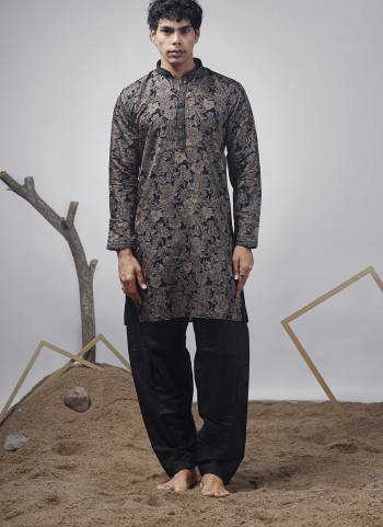 For A festive Wear,Grab These Readymade Kurta With Payjama in Fine Colored.These Kurta is Fabricated On Modal And Art Silk Bottom With Designer Printed.Buy Now.