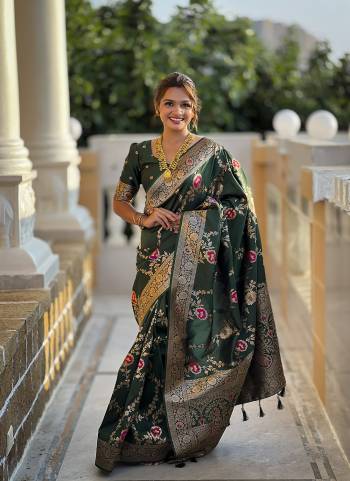 Attrective These Party Wear Saree in Fine Colored.These Saree And Blouse is Fabricated On Banarasi Silk.Its Beautified With Weaving Meenakari Designer.
