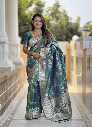 Attrective These Party Wear Saree in Fine Colored.These Saree And Blouse is Fabricated On Banarasi Silk.Its Beautified With Weaving Meenakari Designer.