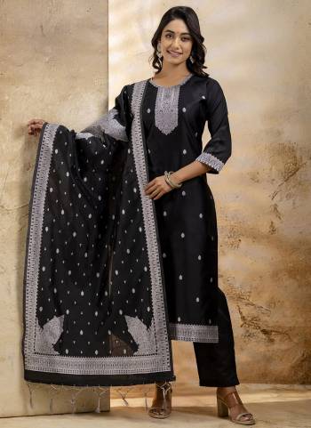 Garb These Beautiful Party Wear Readymade Suits With Dupatta.These Suit is Fabricated On Top And Bottom Are Cotton Blend And Banarasi Silk Dupatta .Its Beautified With Weaving Jacquard Designer.