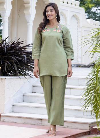 Garb These Beautiful Looking Party Wear Readymade Co Ord Top With Bottom.These Dress is Fabricated On Top Are Silk Blend And Bottom Are Silk Blend.Its Beautified With Designer Hand Work.